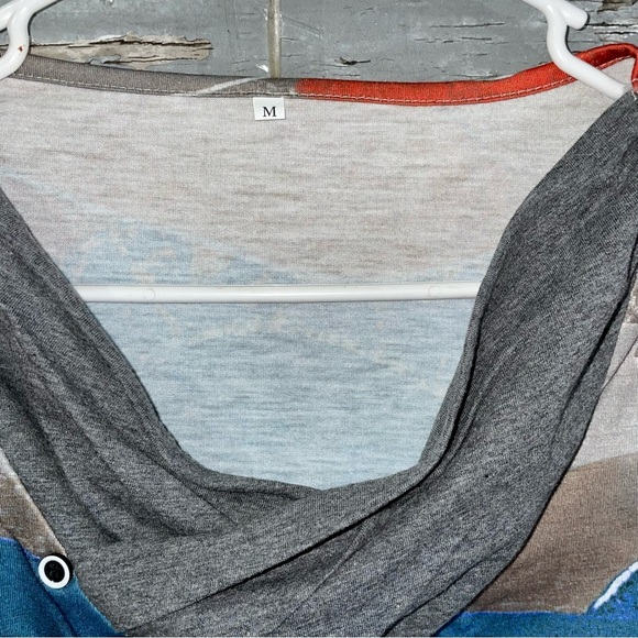 Women’s Abstract Design Blouse- SzM NWOT - Picture 4 of 4